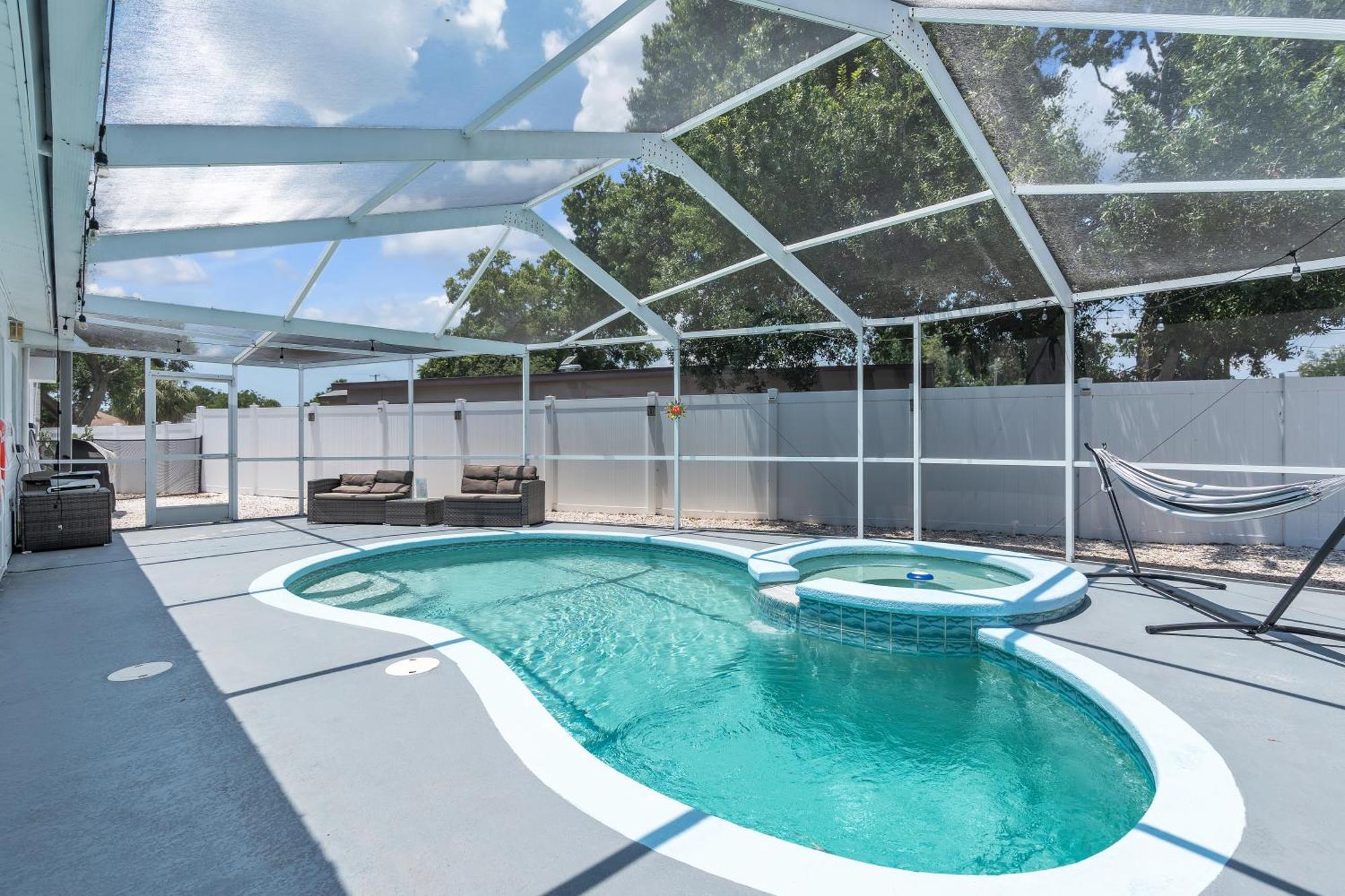 Stunning Modern Home In Tampa With Pool - Just 5 Minutes From Airport! Exterior foto